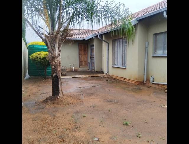 3 BEDROOM HOUSE FOR SALE IN TLHABANE WEST